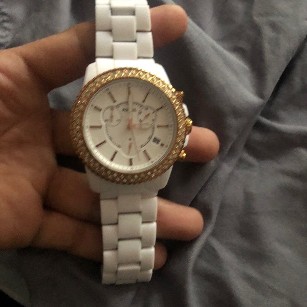 Fossils Cute gold and while watch needs battery